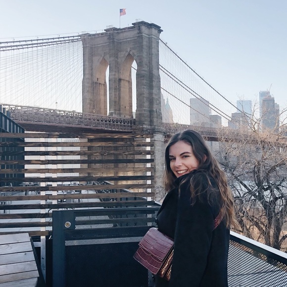 Meet your Posher, Danielle - Picture 1 of 6